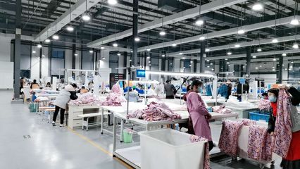 南充家豐時裝公司復工生產第一批服裝出口歐州