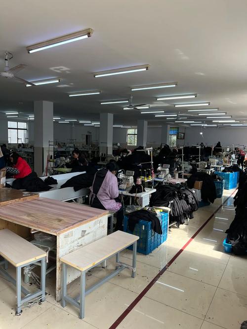 服裝工廠免費打版批量生產100件起做